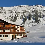 Alpenland - Feine Kleine, Zentral Und Ruhig Mit Modernem Wellnessbereich Отель 4*